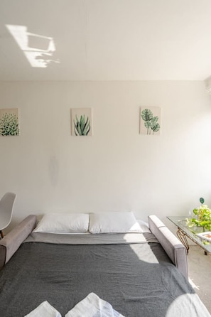 1 bedroom, desk, iron/ironing board, free WiFi - Notting Hill Charm: up to 6 sleeps (London)