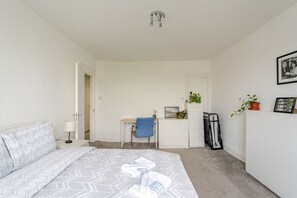 1 bedroom, desk, iron/ironing board, free WiFi