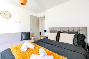 1 makuuhuone, työpöytä, silitysrauta/-lauta, Wi-Fi