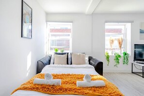 1 室のベッドルーム、デスク、アイロン / アイロン台、WiFi