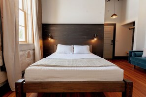 Estudi en suite estàndard, vistes a la muntanya | Decoració individual, mobiliari individual i planxa i posts de planxar