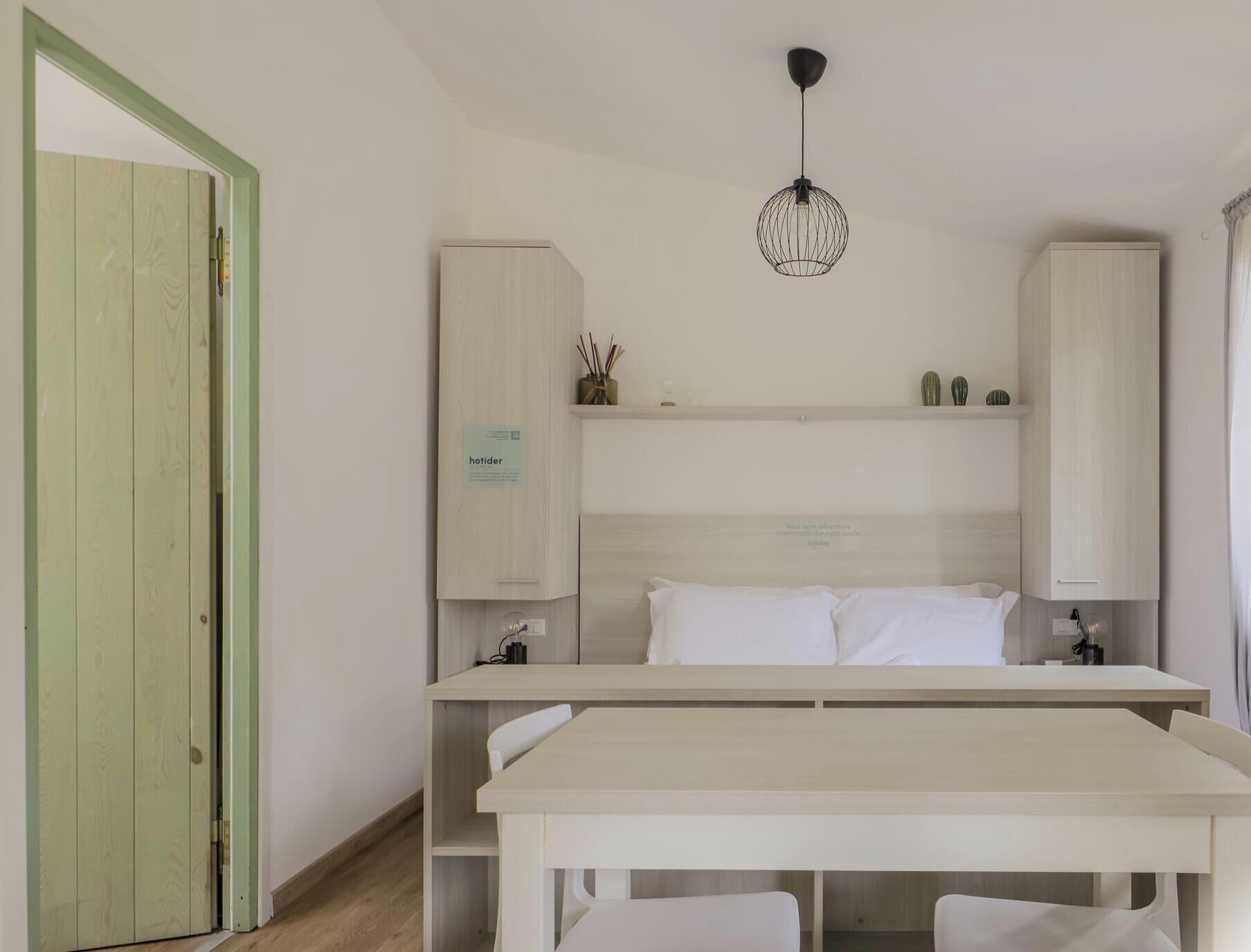 1 bedroom, desk, WiFi (free)