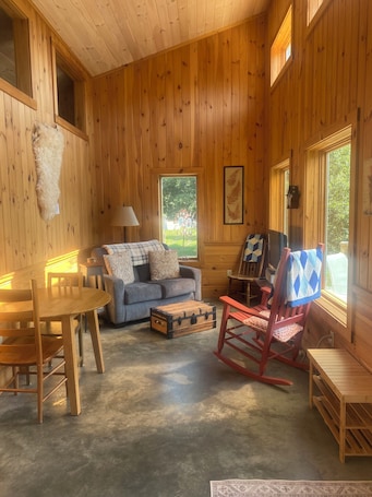 Smart TV. Brand New Cabin On Working Farm