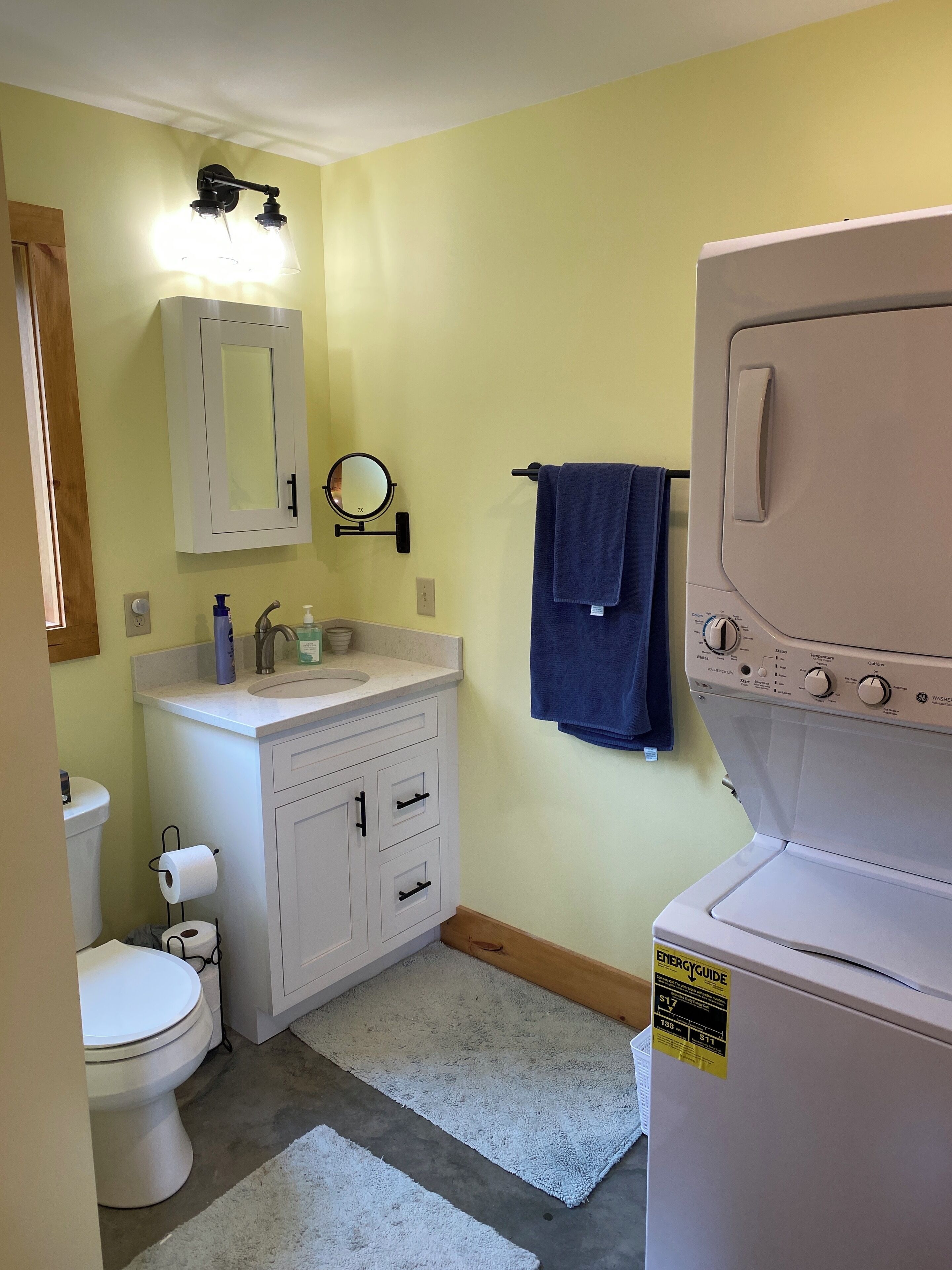 吹风机、毛巾、肥皂、卫生纸