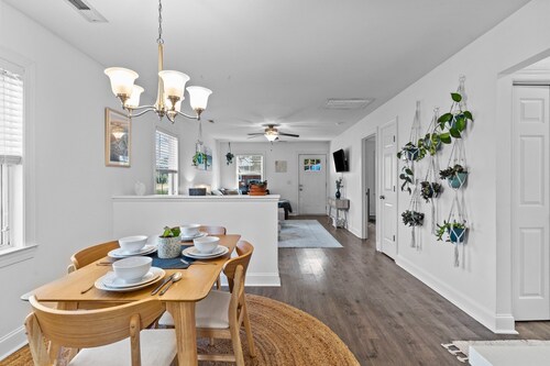 Tilly's Cottage - Fully Fenced-in Yard with Stocked Coffee Bar