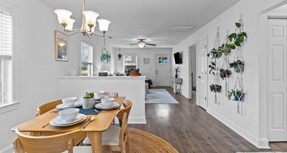 Tilly's Cottage - Fully Fenced-in Yard with Stocked Coffee Bar