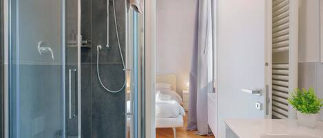 Superior Suite | Desk, laptop workspace, soundproofing, free WiFi