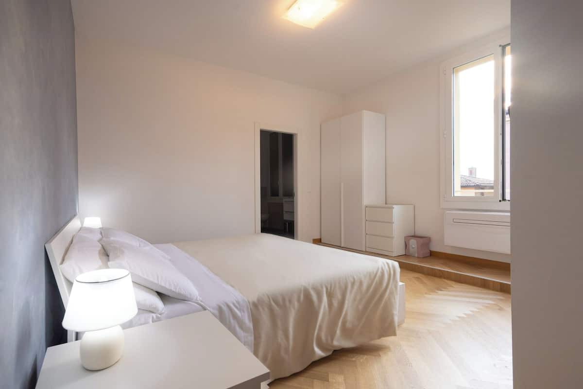 Deluxe-dobbeltværelse | 1 soveværelse, skrivebord, arbejdsområde til bærbare computere