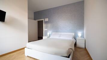 Deluxe Double Room | 1 bedroom, desk, laptop workspace, soundproofing