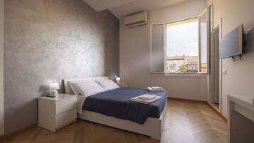 Superior Suite | 1 bedroom, desk, laptop workspace, soundproofing