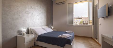 Superior Suite | Desk, laptop workspace, soundproofing, free WiFi