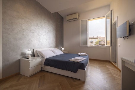 Superior Suite | Desk, laptop workspace, soundproofing, free WiFi