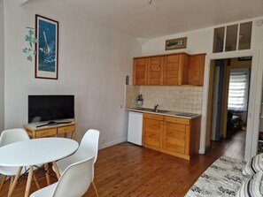 Apartment | Living room - Holiday Flat With sea and Garden View, Just 400m From the Beach in Port-blanc (Penvenan)