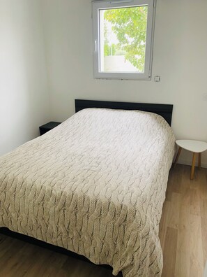 2 bedrooms, iron/ironing board, travel cot, free WiFi