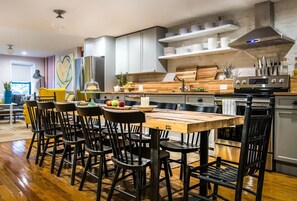 Room, Non Smoking | In-room dining - Yellow Block BnB (Brooklyn)