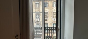 Room with private bathroom in the center of Lisbon. 