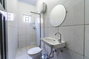 Apartment | Bathroom | Shower, towels, toilet paper
