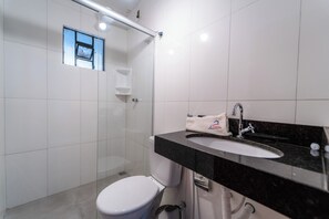 Ducha, toallas, papel higiénico