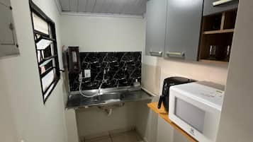 Estúdio | Cozinha privada | Frigobar, micro-ondas, fogão, cooktop