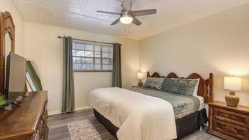 1 bedroom, desk, free WiFi, bed sheets