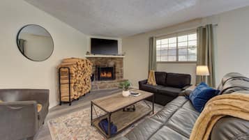 TV, fireplace