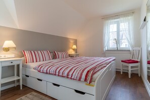 2 bedrooms, individually furnished, iron/ironing board - Ferienwohnung fur 4 in St. Peter-ording (St. Peter-Ording)
