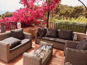 Property grounds - Ideal apartment - sea view - Carqueiranne exclusive swimming pool and tennis court (Carqueiranne)