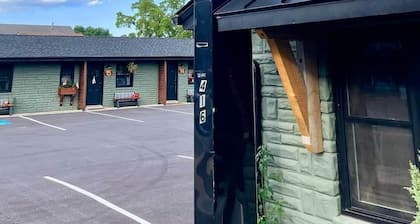 Cozy studio close to Skyline Drive, Hiking, and Main Street.