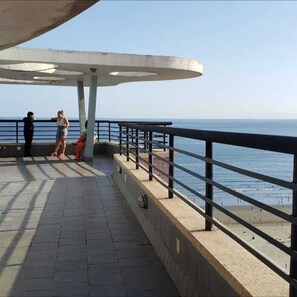Property grounds - Boqueirão studio apartment in Santos, building facing the beach with partial view (Boqueirão Santos)
