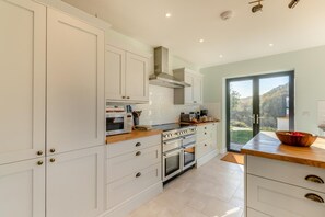 Mikrowelle, Ofen, Geschirrspüler, Hochstuhl