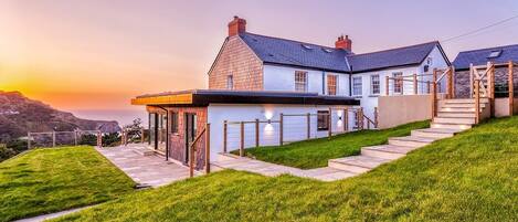 المنشأة من الخارج