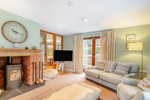 TV, fireplace - 4 Bed in Axminster (oc-s30365) (Axminster)