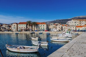 Apartment | Marina - A2 - Spacious apt on Seafront With the sea View (Kastela)