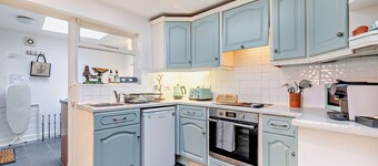 Hefford House - Two Bedroom House, Sleeps 4