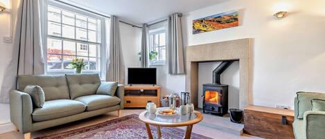 TV, fireplace