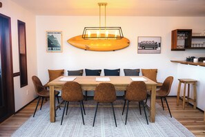 Deluxe-huoneisto, valtamerinäköala | Ruokailu omassa huoneessa