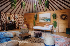 Interior detail - Secluded Oceanfront - Upstairs (Tofino)