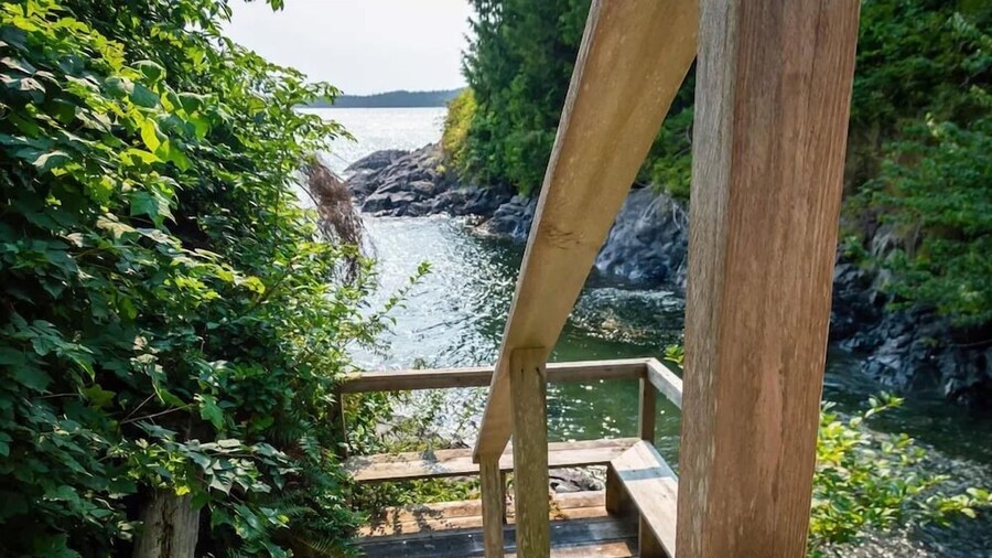 Secluded Oceanfront - Upstairs