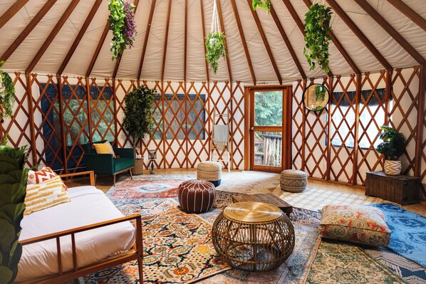 Interior detail - Secluded Oceanfront - Upstairs (Tofino)