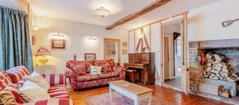 Malt Shovel House - Three Bedroom House, Sleeps 6