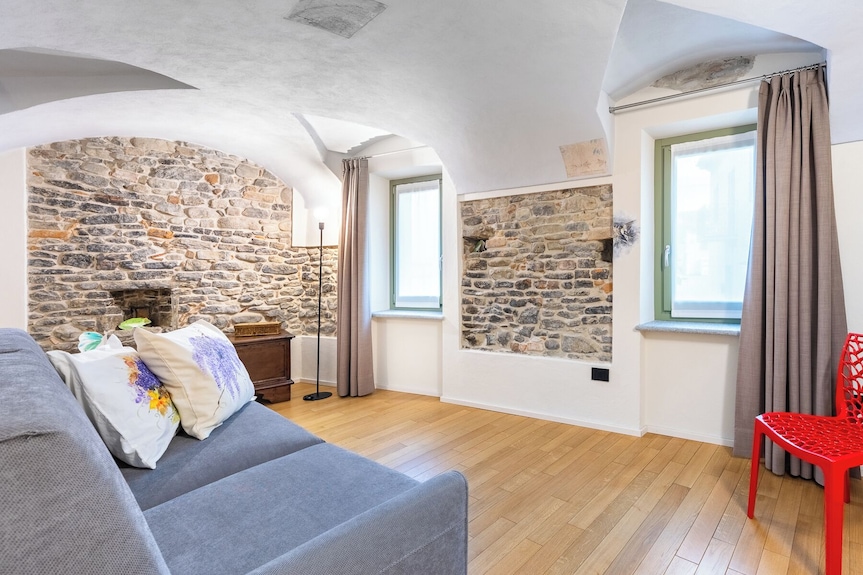 Appartamento Degas - Two Bedroom Apartment, Sleeps 4 - バローロ