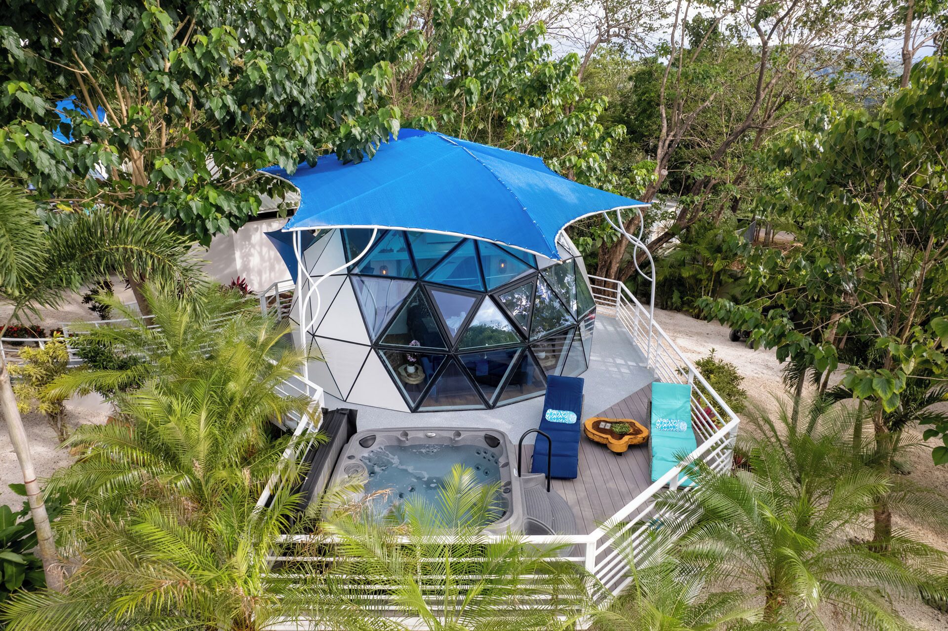 Bain à remous extérieur