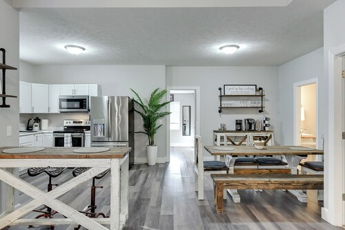 Welcome to...the good life, 4 bed 2 bath house located in the heart of Lincoln