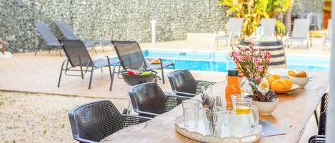 屋外ダイニングエリア