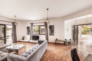 Living area - Villa Pella - Four Bedroom Villa, Sleeps 8 (Peyia)