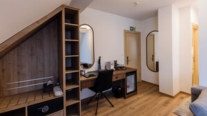 Deluxe Double Room, City View | Room amenity - Deluxe Appart & Hotel Zürich Kreis 4 (Zürich)
