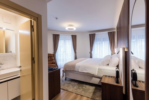 Deluxe Double Room, City View