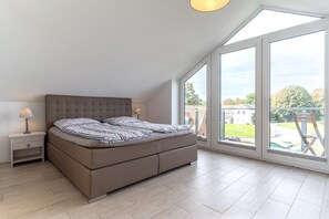 2 bedrooms, iron/ironing board, free WiFi