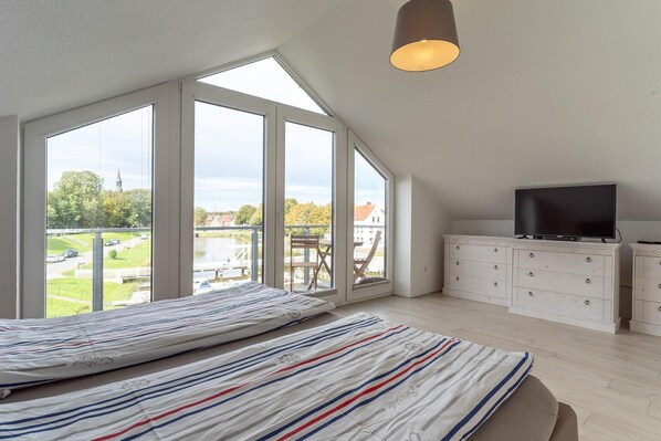 2 bedrooms, iron/ironing board, free WiFi