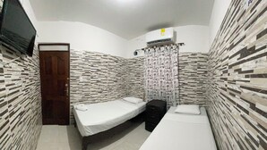 Iron/ironing board (on request), WiFi (free) - Hostal Rancho Grande (Barranquilla)